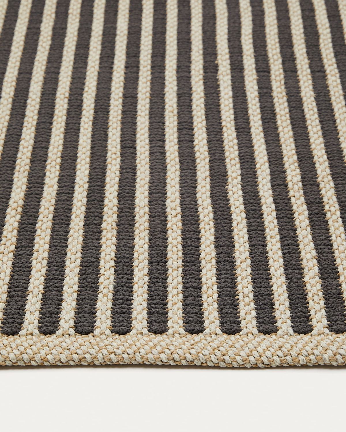 Alfombra Satanca de fibras sintéticas con rayas beige y negro 160 x 230 cm