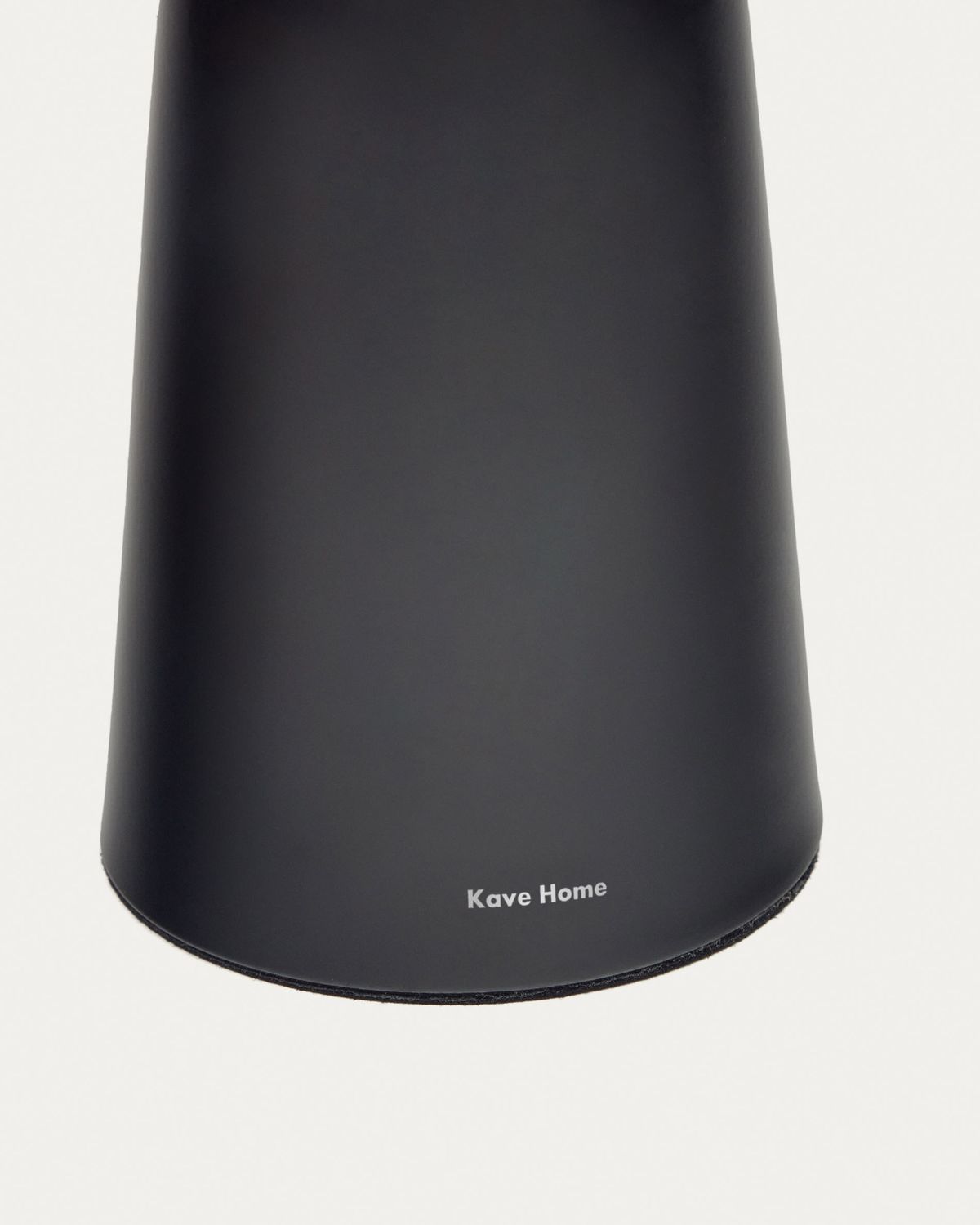 Lámpara de mesa grande de exterior Arenys de metal con acabado pintado negro