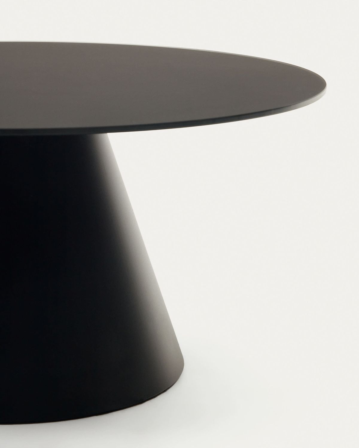 Mesa de centro Wilshire de vidrio templado y metal con acabado pintado negro Ø 80 cm