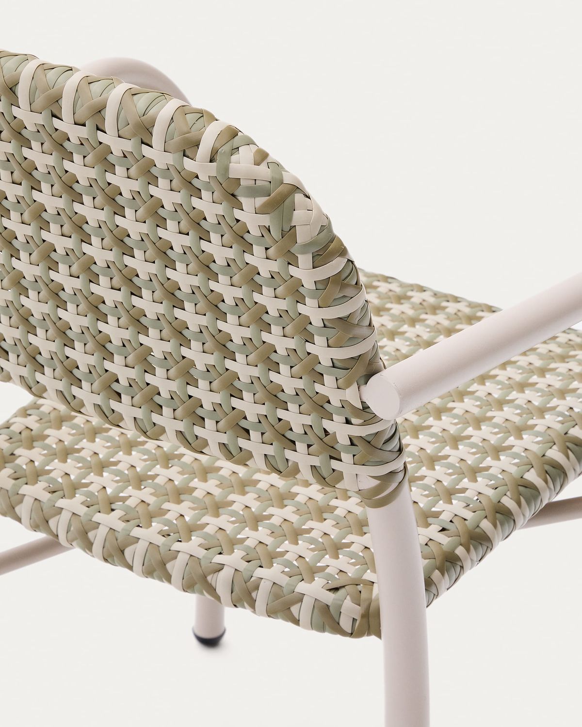 Silla apilable Tuccia de aluminio y ratán sintético verde y beige