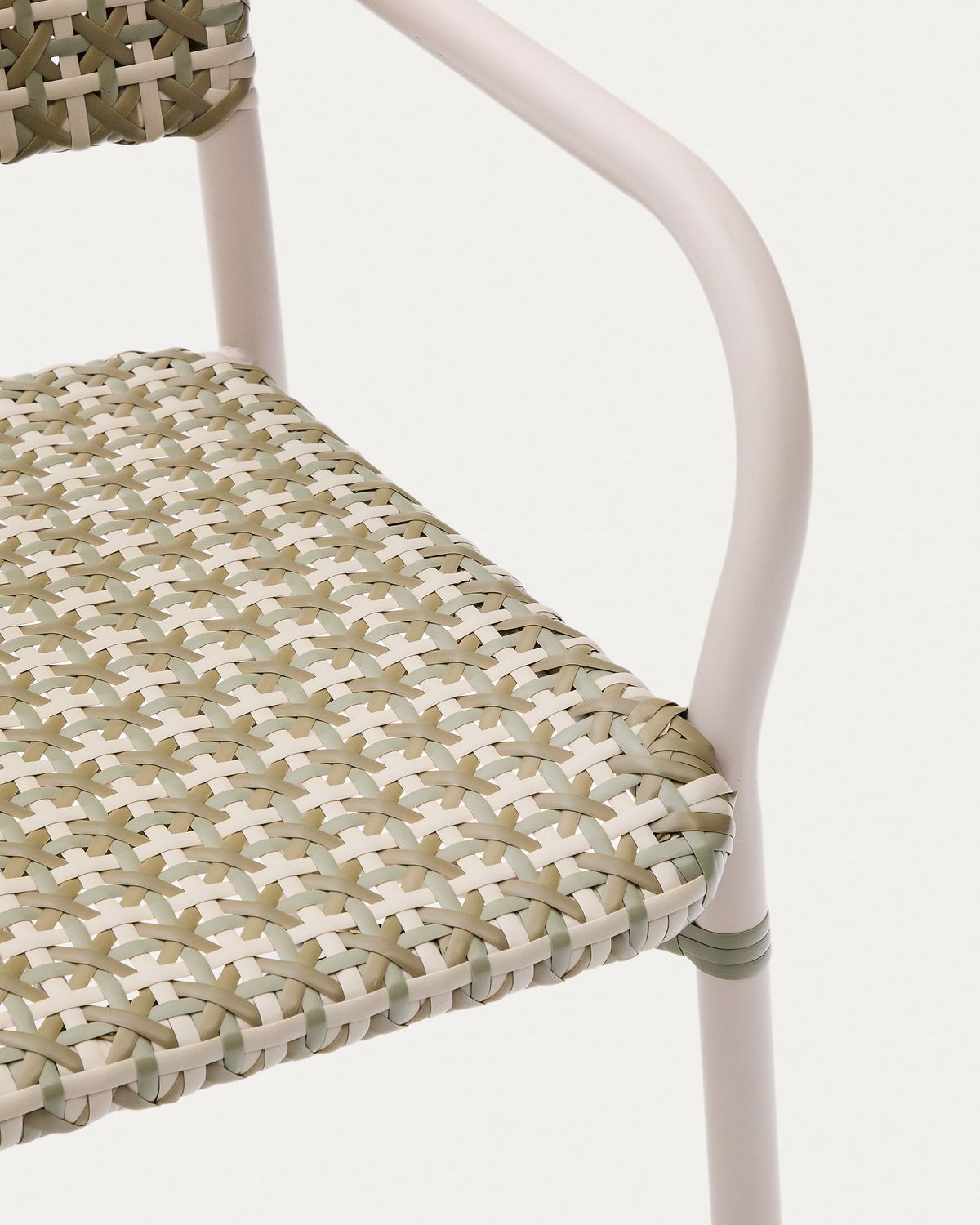 Silla apilable Tuccia de aluminio y ratán sintético verde y beige
