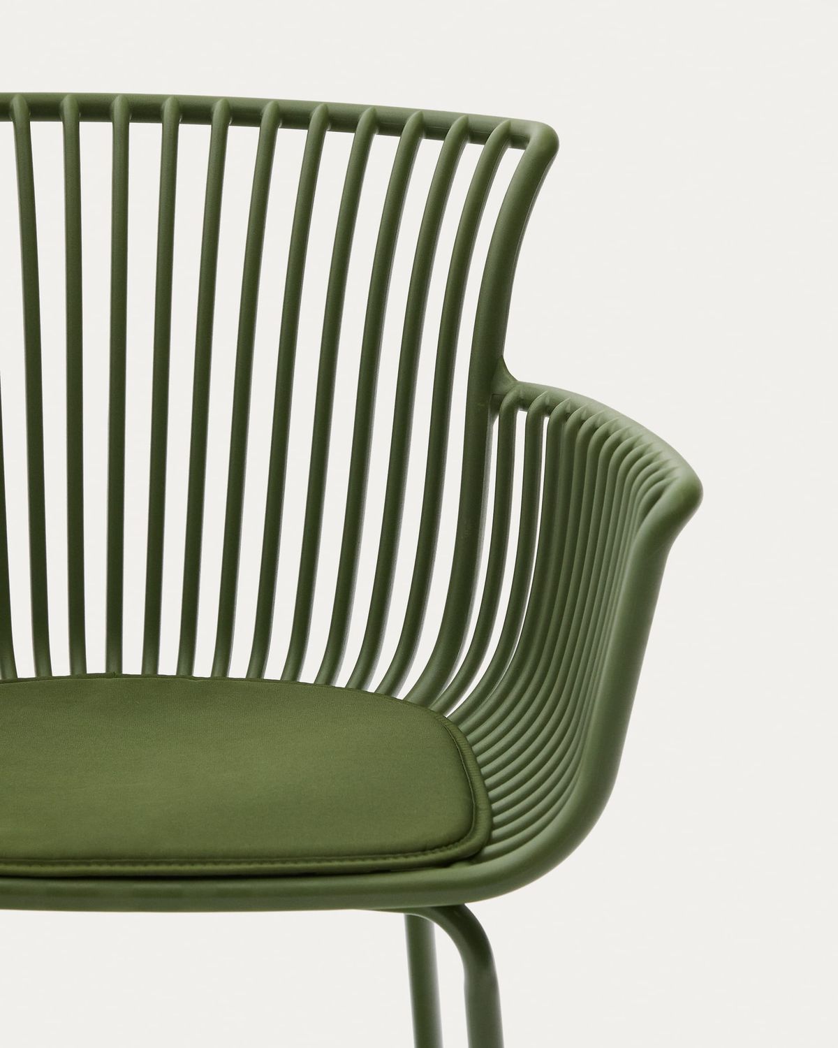 Silla de exterior Surpika con patas de acero verde