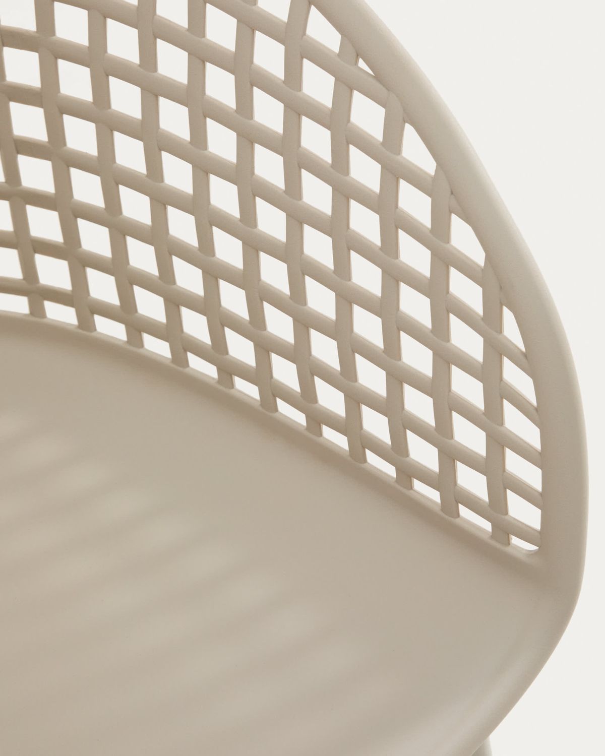 Silla de exterior Tenaro de plástico con estructura de acero beige
