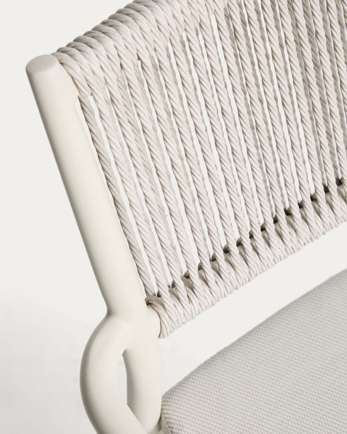 Silla apilable de exterior Argasi de aluminio crudo y cuerda sintética gris