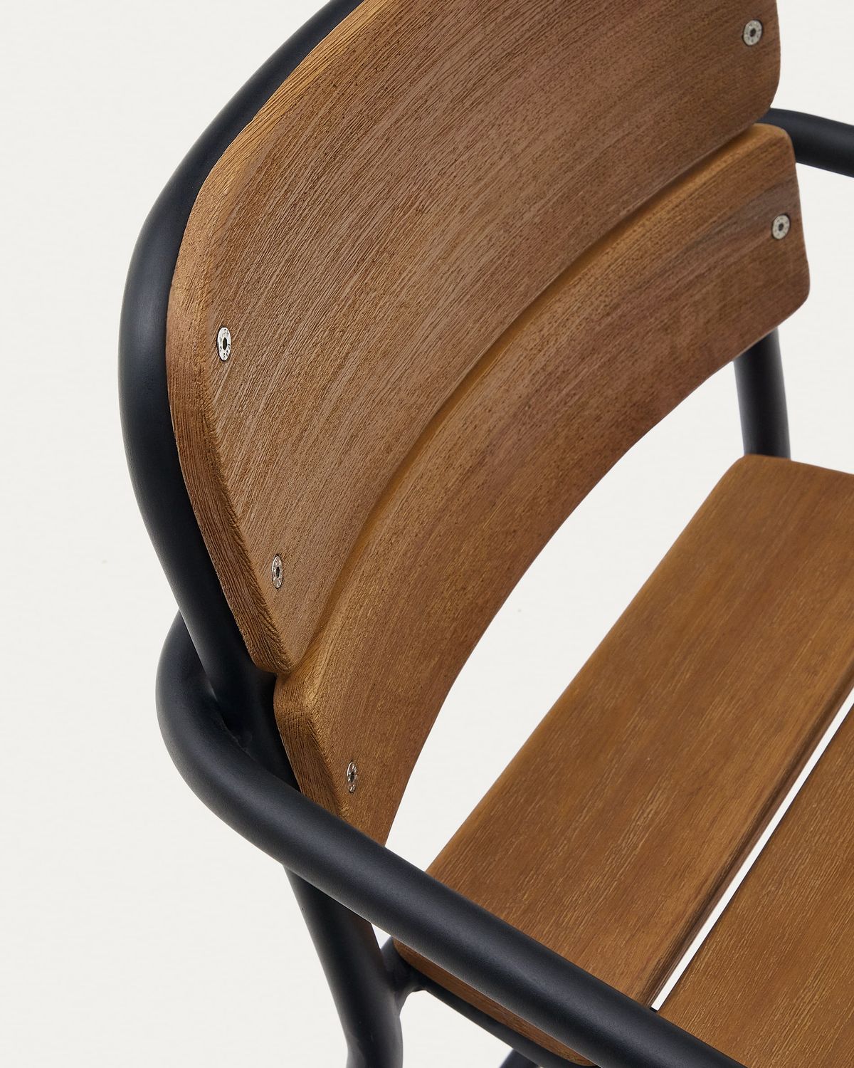 Taburete Algueret madera maciza eucalipto acabado natural y aluminio negro 65 cm FSC 100%
