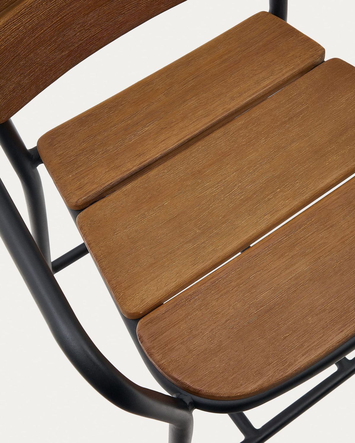 Taburete Algueret madera maciza eucalipto acabado natural y aluminio negro 65 cm FSC 100%