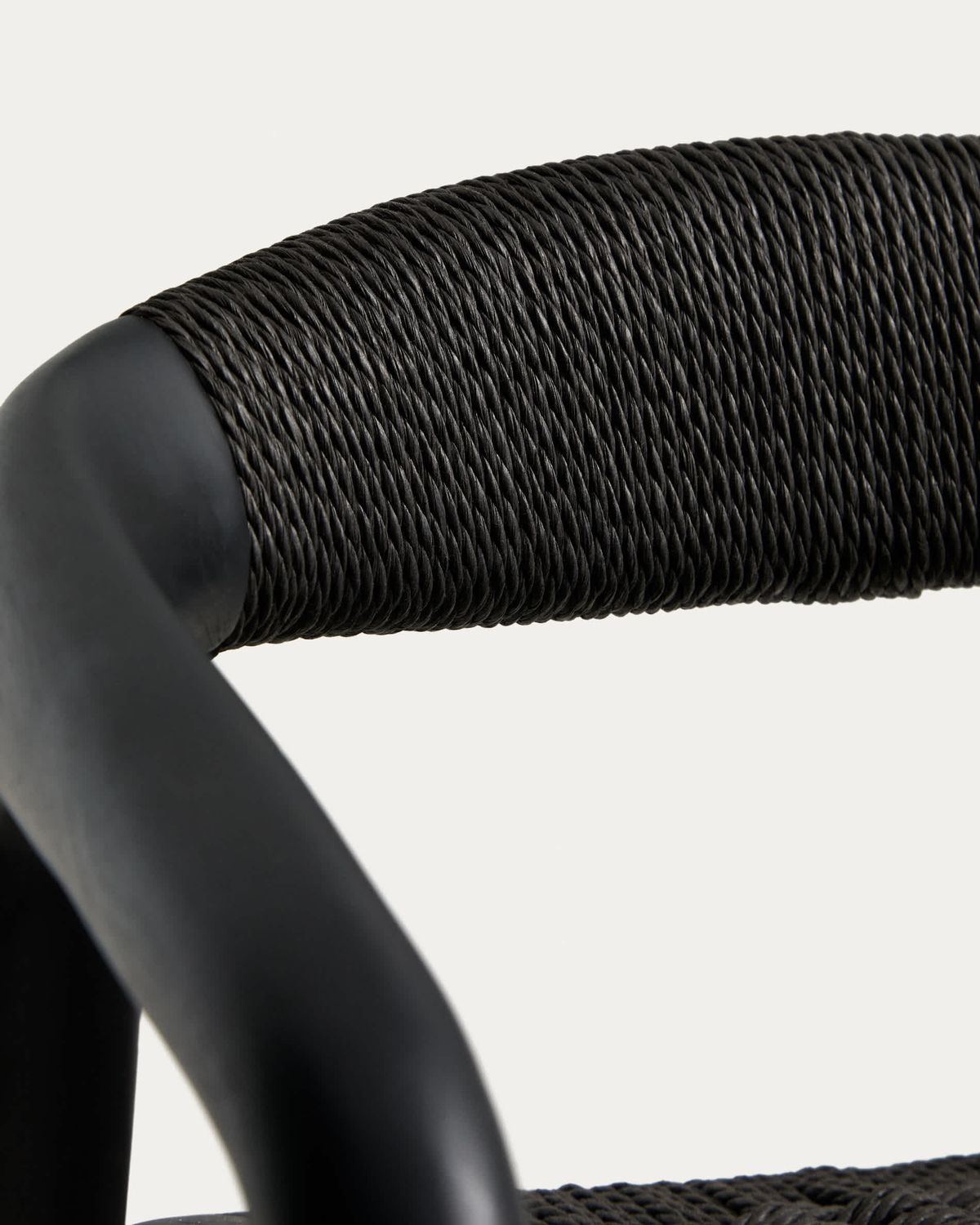 Taburete Derile de madera maciza de roble acabado negro y cuerda de papel negro FSC Mix Credit 65 cm