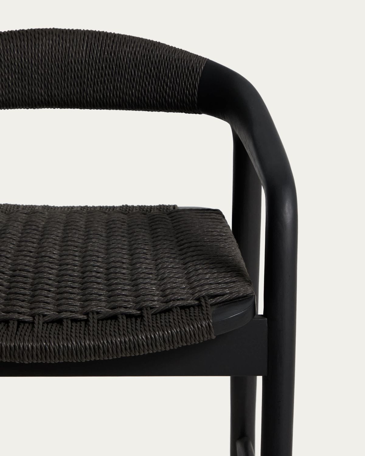 Taburete Derile de madera maciza de roble acabado negro y cuerda de papel negro FSC Mix Credit 65 cm