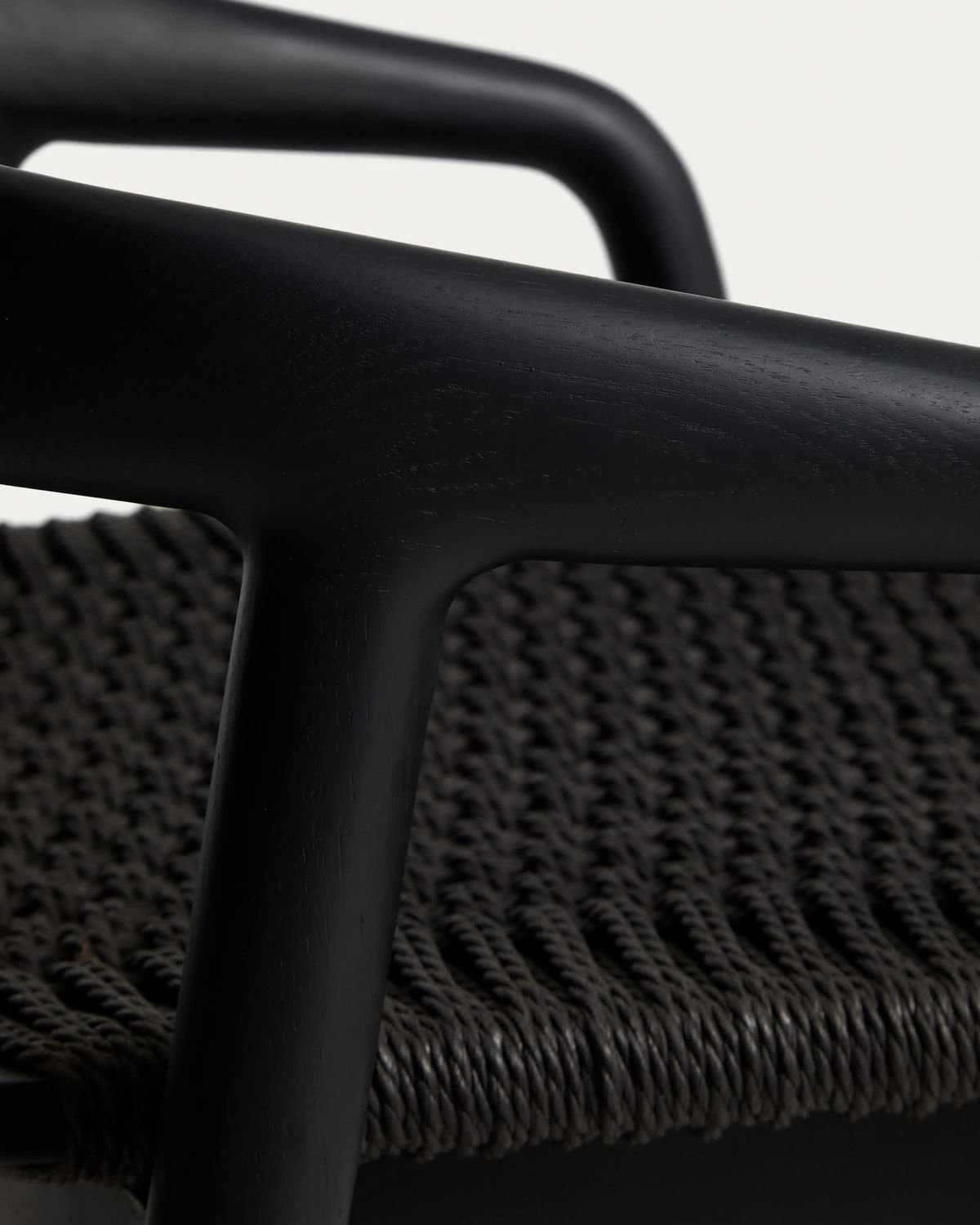 Taburete Derile de madera maciza de roble acabado negro y cuerda de papel negro FSC Mix Credit 65 cm