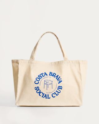 Bolsa I Love Costa Brava x Kave Home 100% de algodón color crudo y azul