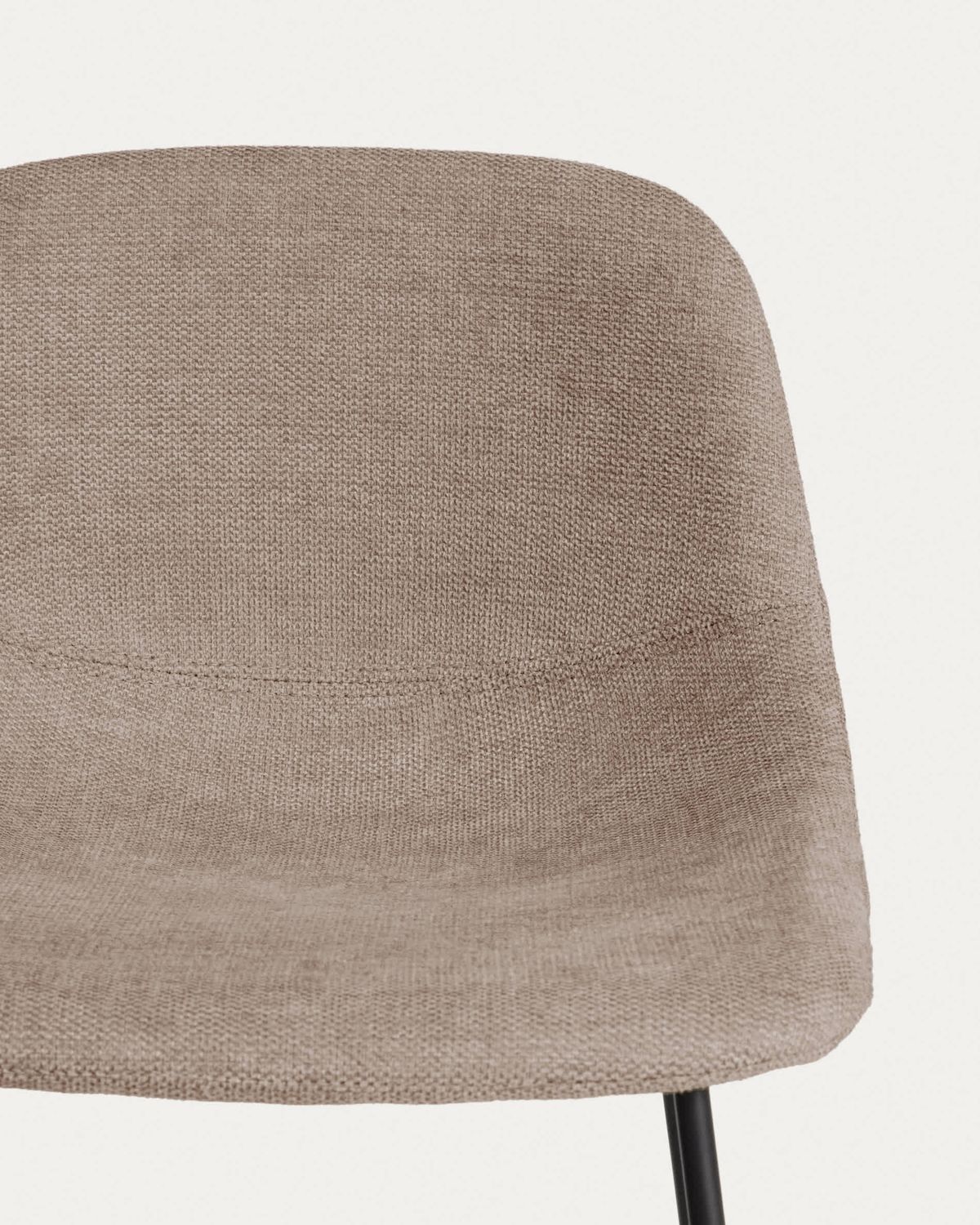 Taburete Zahara de chenilla marrón y patas de acero con acabado negro 65 cm FSC 100%