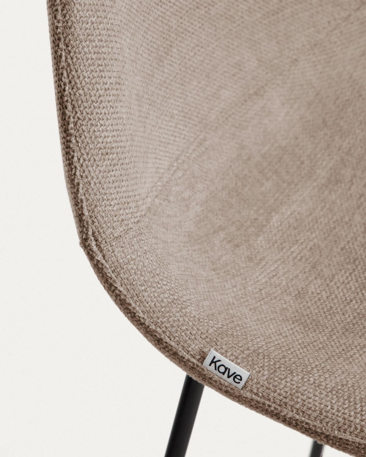 Taburete Zahara de chenilla marrón y patas de acero con acabado negro 65 cm FSC 100%