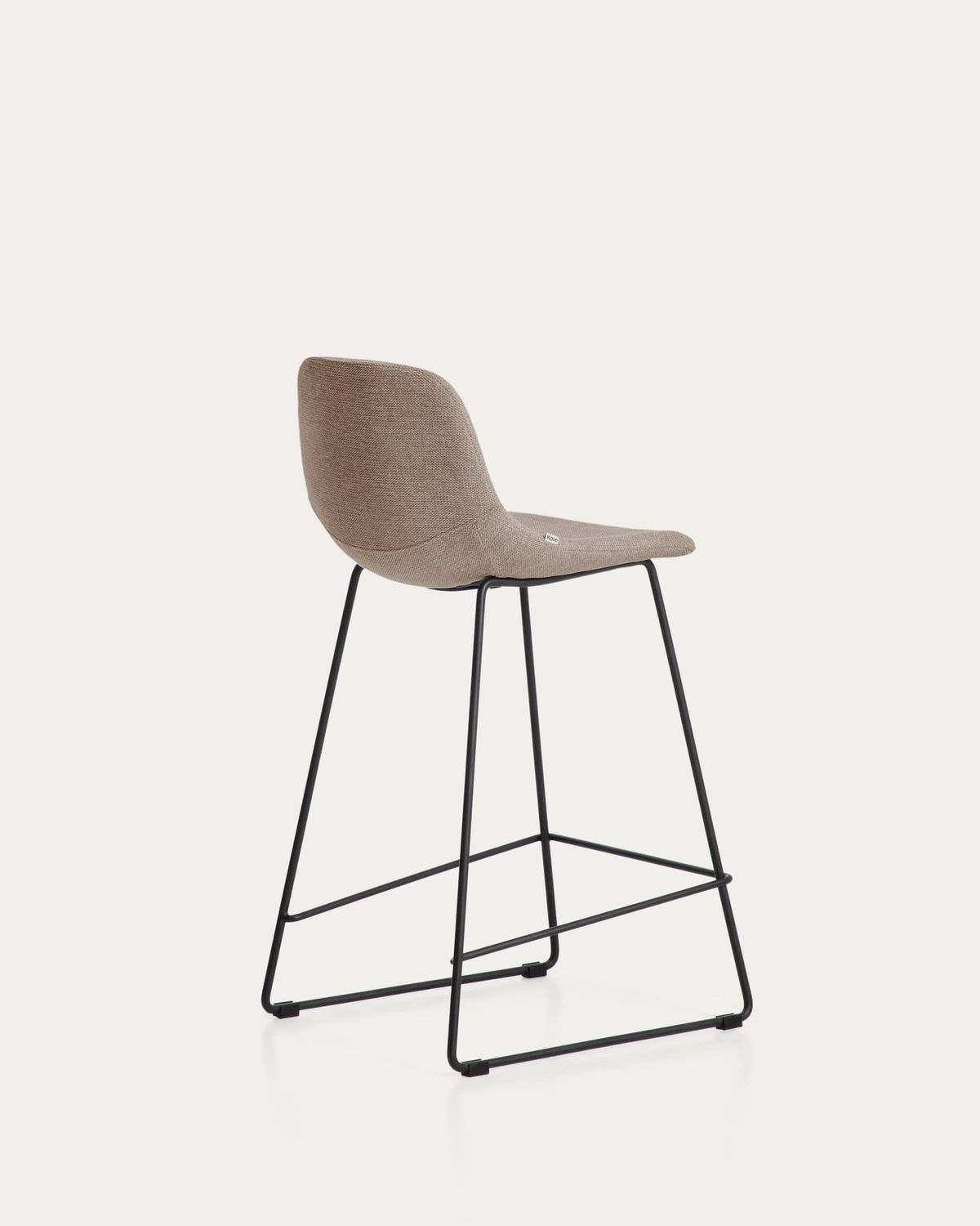 Taburete Zahara de chenilla marrón y patas de acero con acabado negro 65 cm FSC 100%