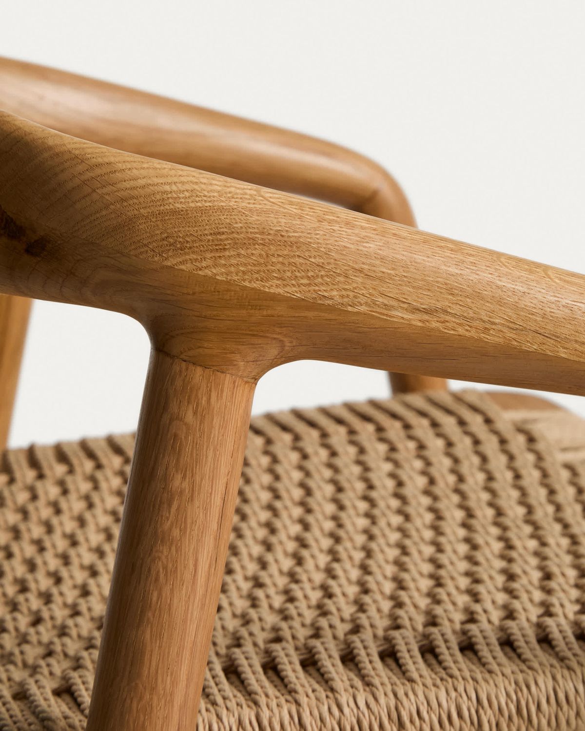 Taburete Derile de madera maciza de roble acabado tono natural y cuerda de papel beige FSC Mix Credit 65 cm