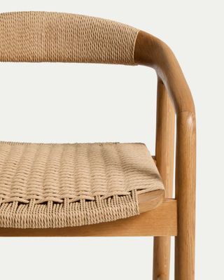 Taburete Derile de madera maciza de roble acabado tono natural y cuerda de papel beige FSC Mix Credit 65 cm