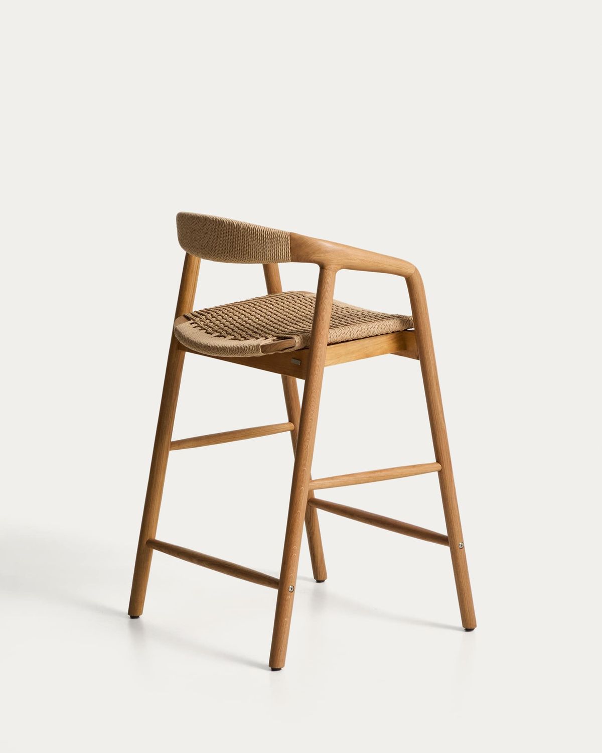 Taburete Derile de madera maciza de roble acabado tono natural y cuerda de papel beige FSC Mix Credit 65 cm