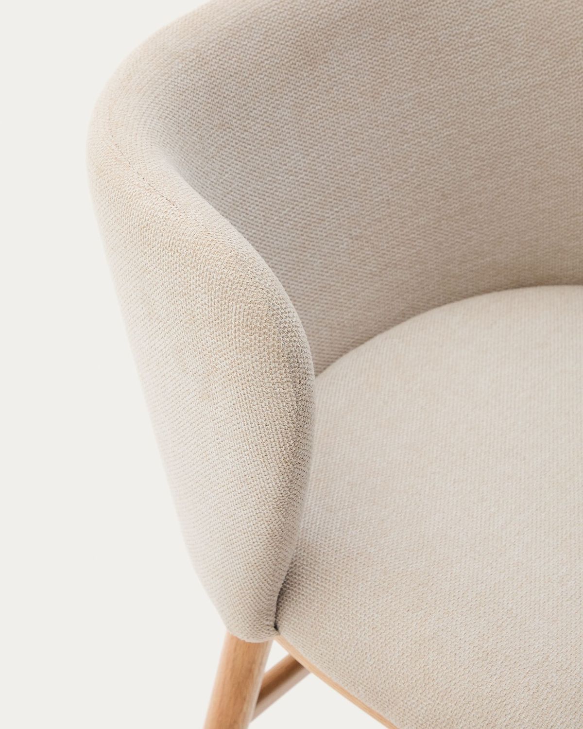 Taburete Ciselia chenilla beige y madera maciza fresno acabado tono natural FSC Mix Credit 65cm