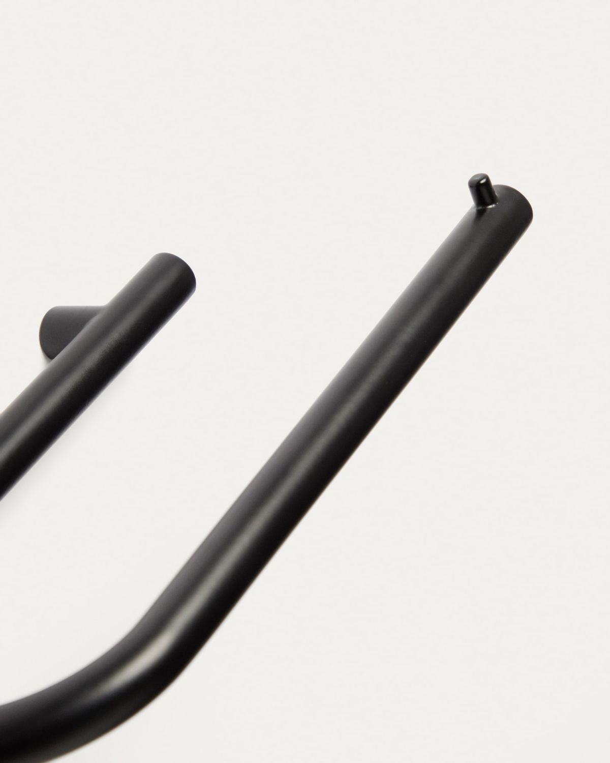 Portarrollos Arely para baño de metal negro