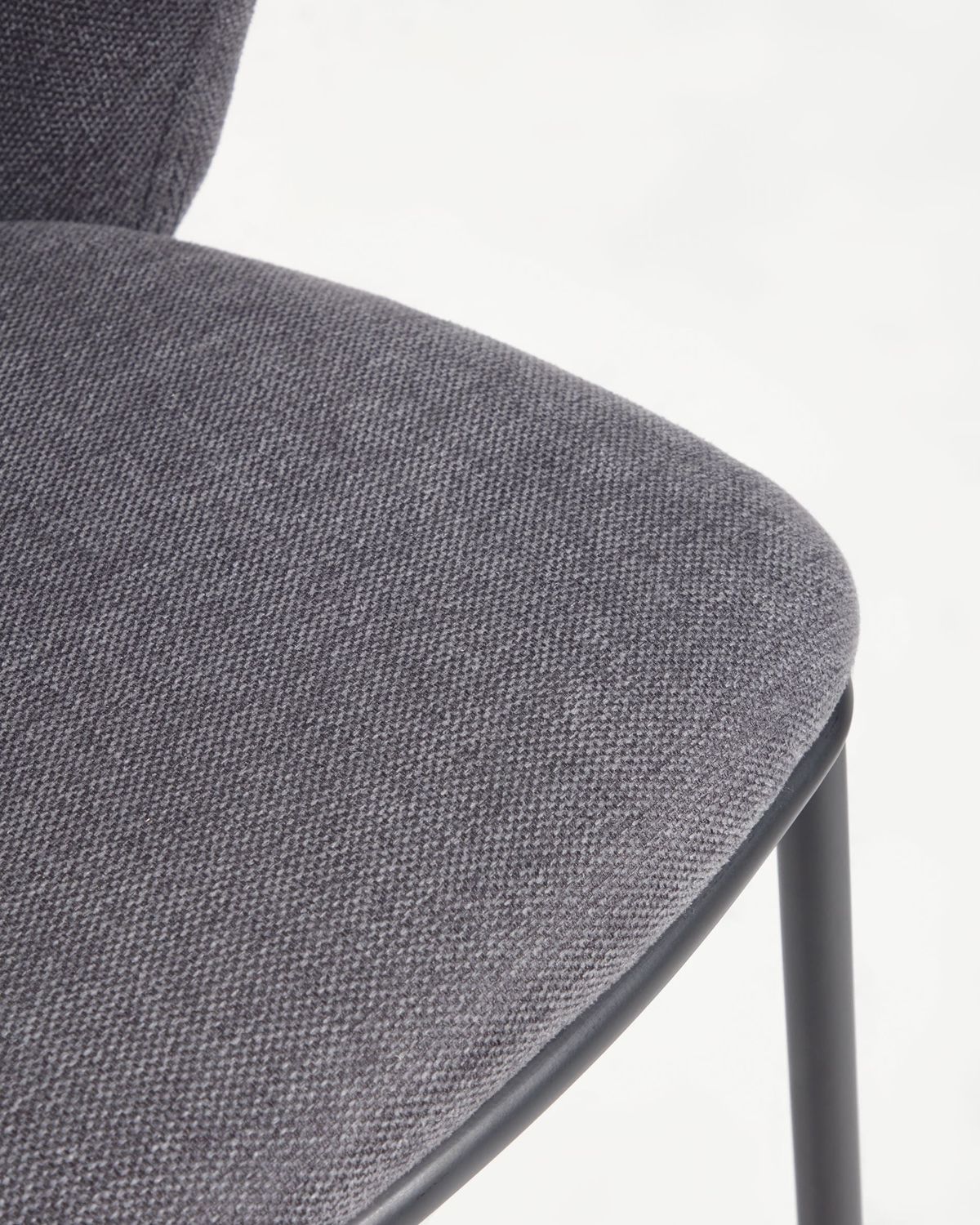 Taburete Ciselia de chenilla gris oscuro y patas de acero negro altura 65cm FSC Mix Credit