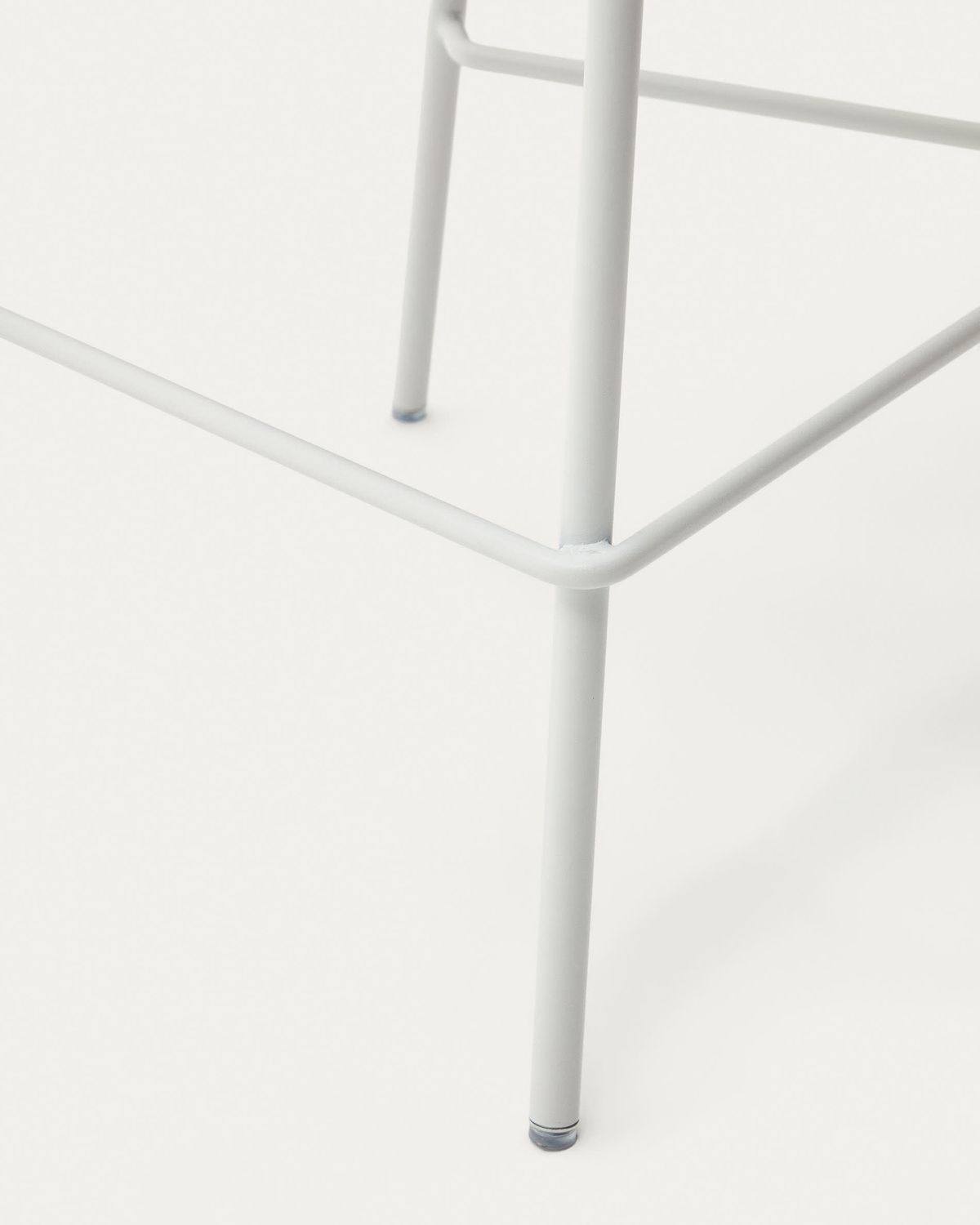 Taburete Zunilda de chenilla beige y acero con acabado blanco mate altura 65 cm FSC 100%