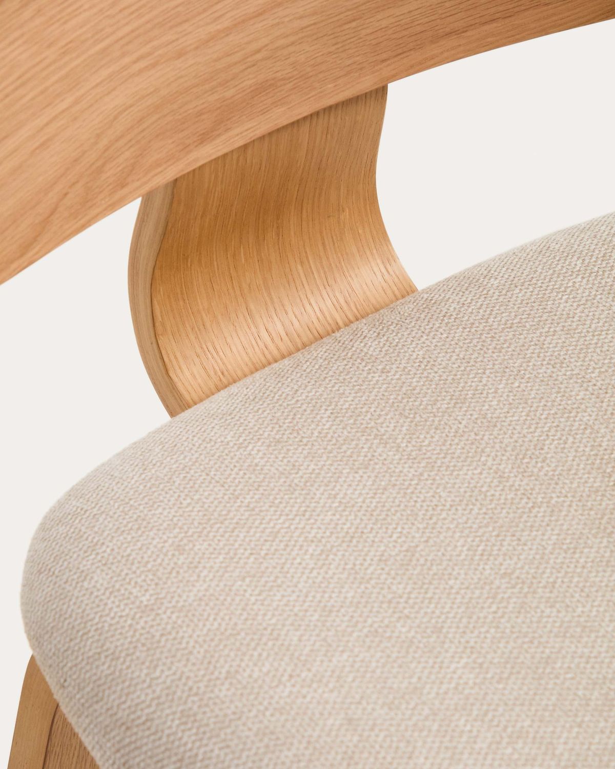 Taburete Gena de chapa de roble y chenilla beige 65cm