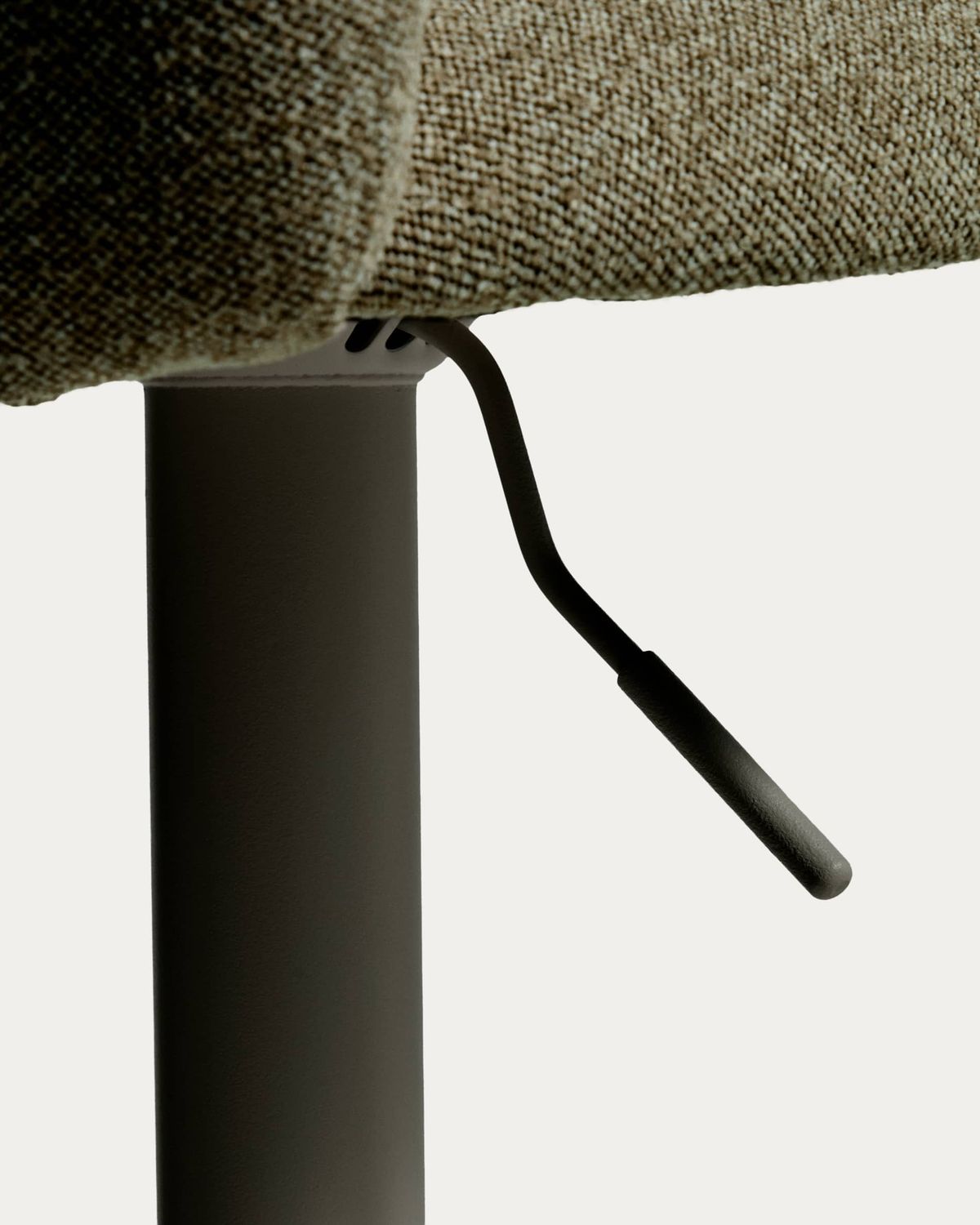 Taburete Arino de chenilla verde y patas de metal verde 65 cm FSC 100%