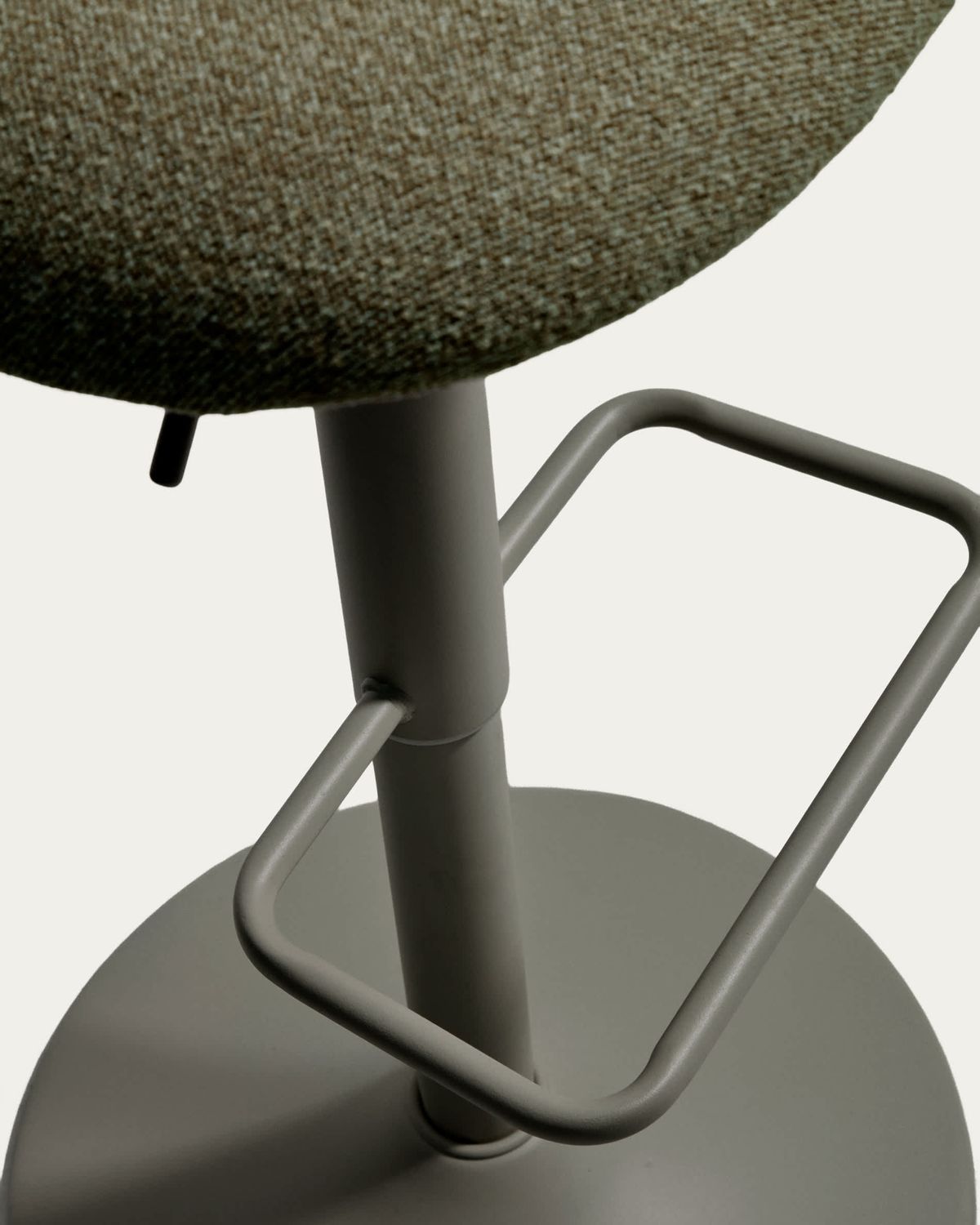 Taburete Arino de chenilla verde y patas de metal verde 65 cm FSC 100%