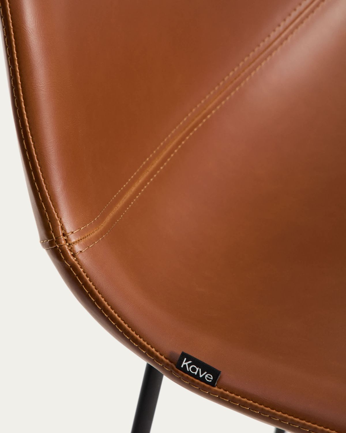 Taburete Zahara de poliuretano marrón y patas de acero con acabado negro 76 cm FSC 100%