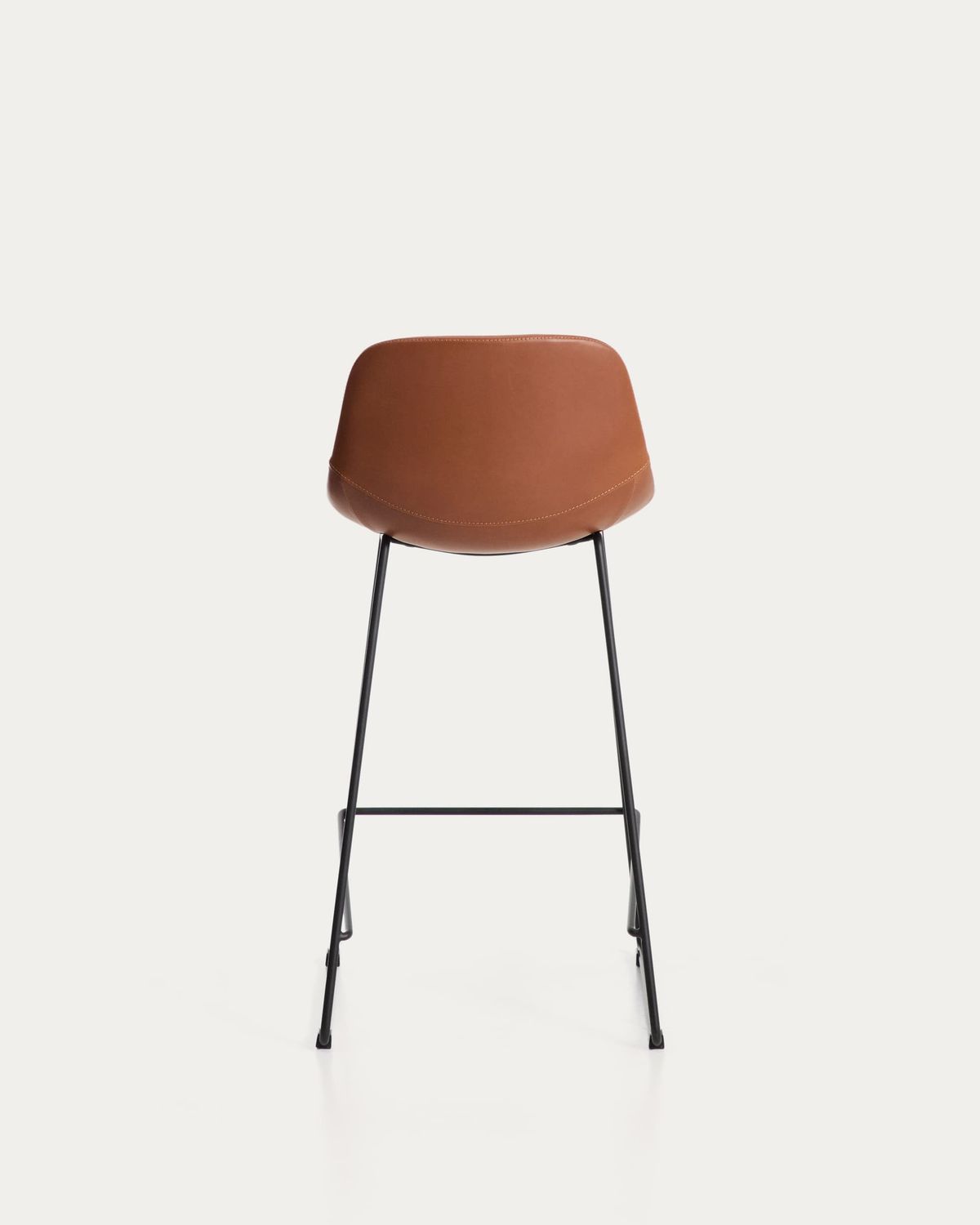 Taburete Zahara de poliuretano marrón y patas de acero con acabado negro 76 cm FSC 100%