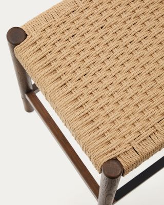 Taburete Yalia de madera maciza de roble con acabado nogal y cuerda altura 65 cm FSC Mix Credit