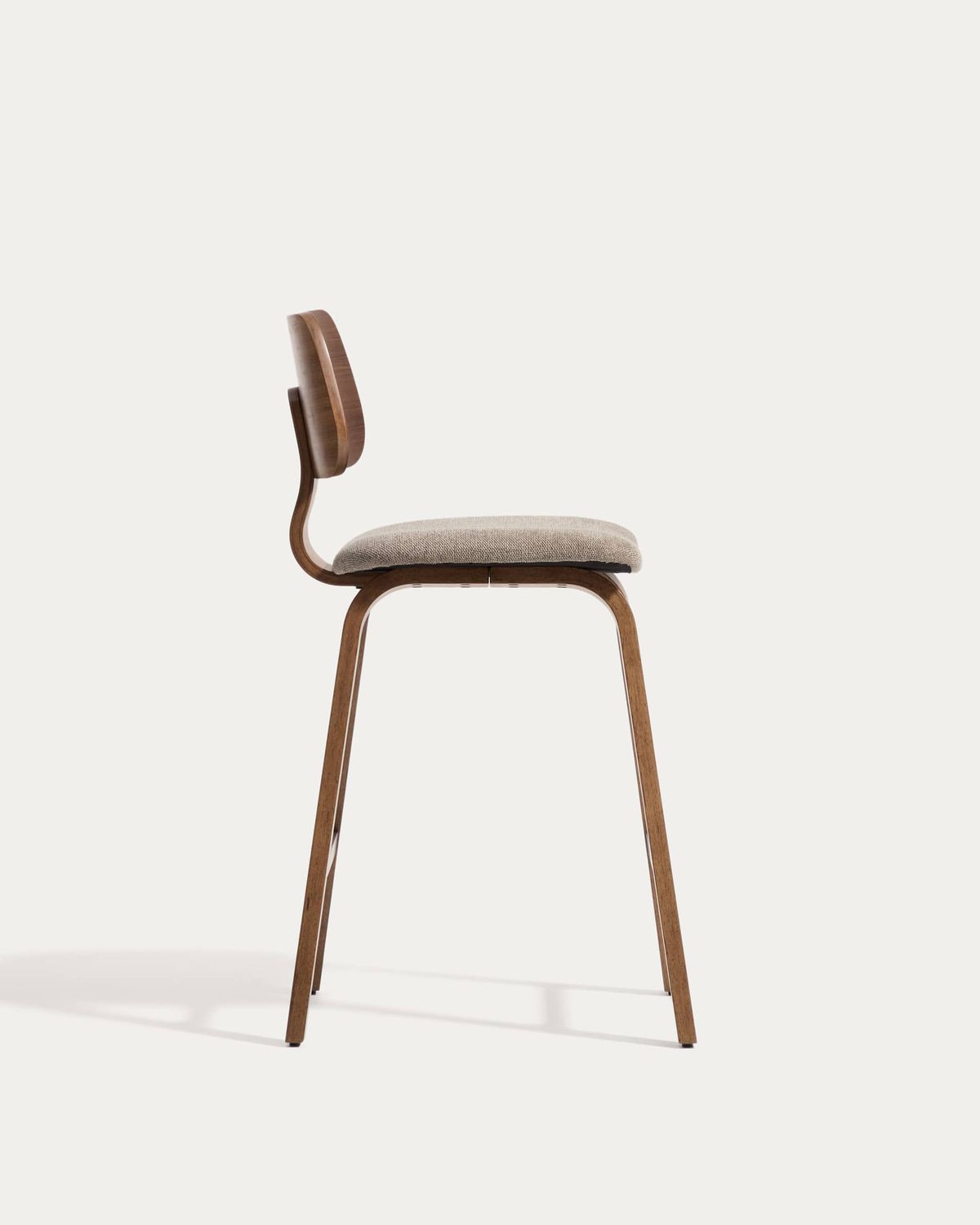 Taburete Gena de chapa de nogal y chenilla beige 65cm