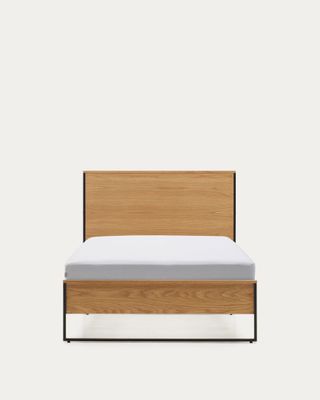 Cama Taiana de chapa de roble y patas de acero con acabado pintado negro 90 x 190 cm