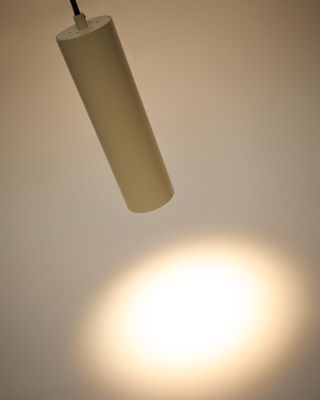 Lámpara de techo Andia de aluminio con acabado pintado beige