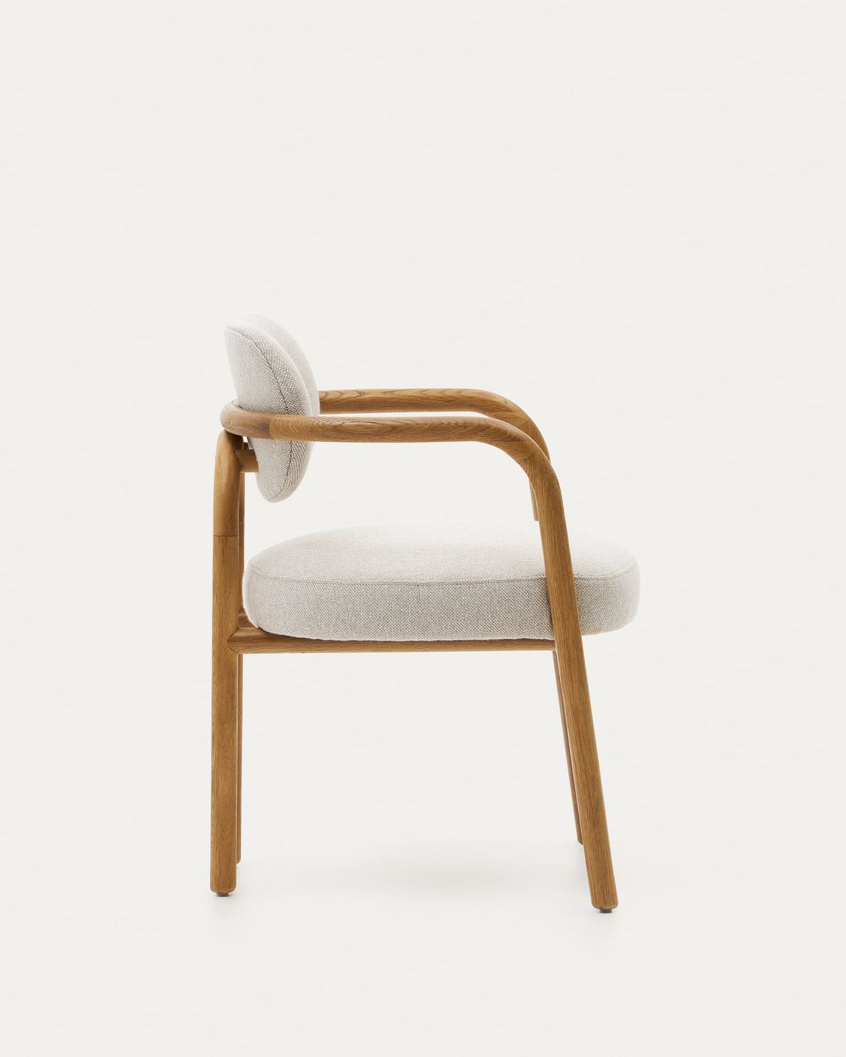 Silla Melqui beige de madera maciza de roble con acabado natural