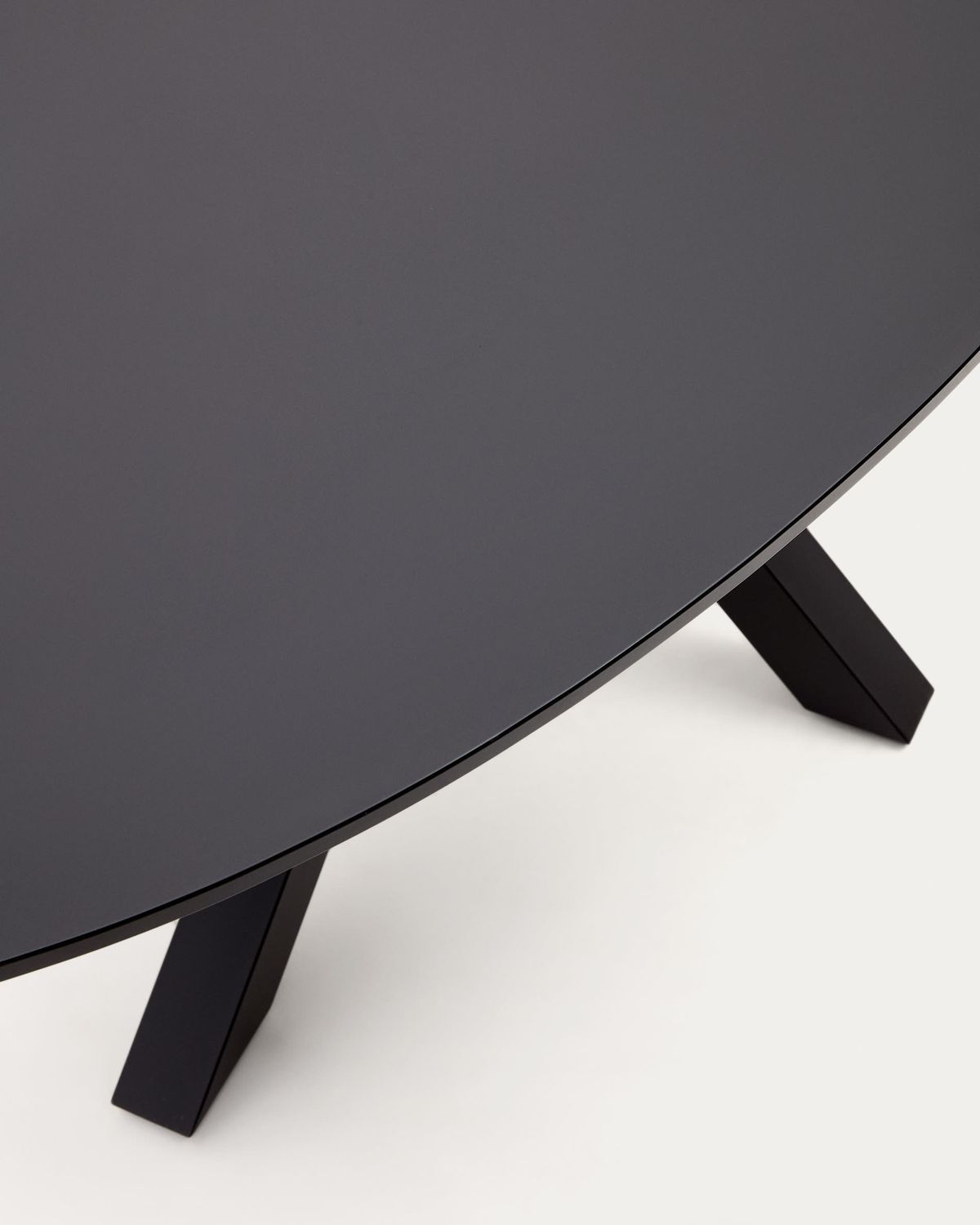 Mesa Argo de cristal negro y patas de acero negro Ø 200 x 100 cm