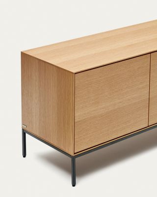 Mueble TV Vedrana 3 puertas de chapa de roble y patas de acero negro 195 x 55 cm