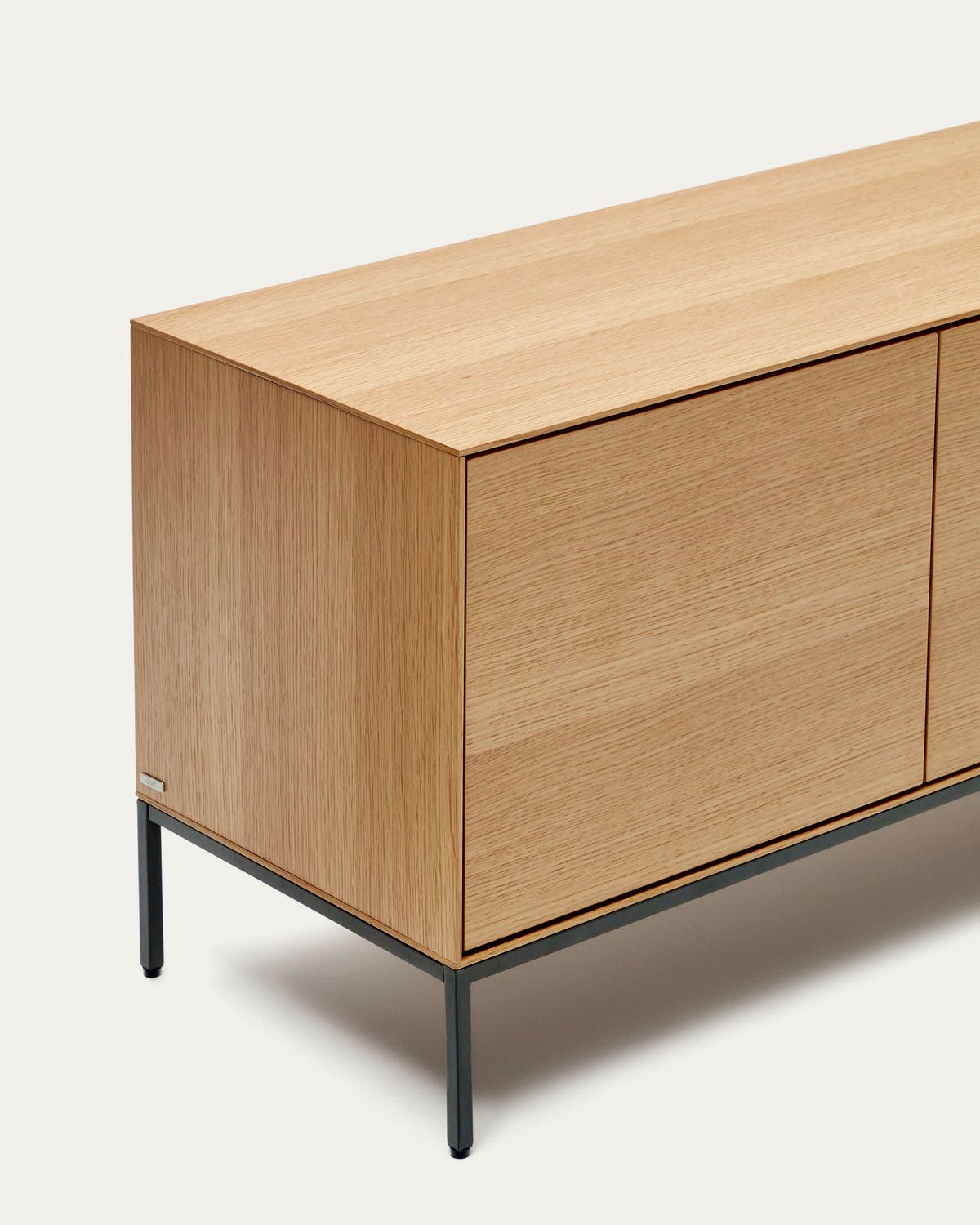 Mueble TV Vedrana 3 puertas de chapa de roble y patas de acero negro 195 x 55 cm