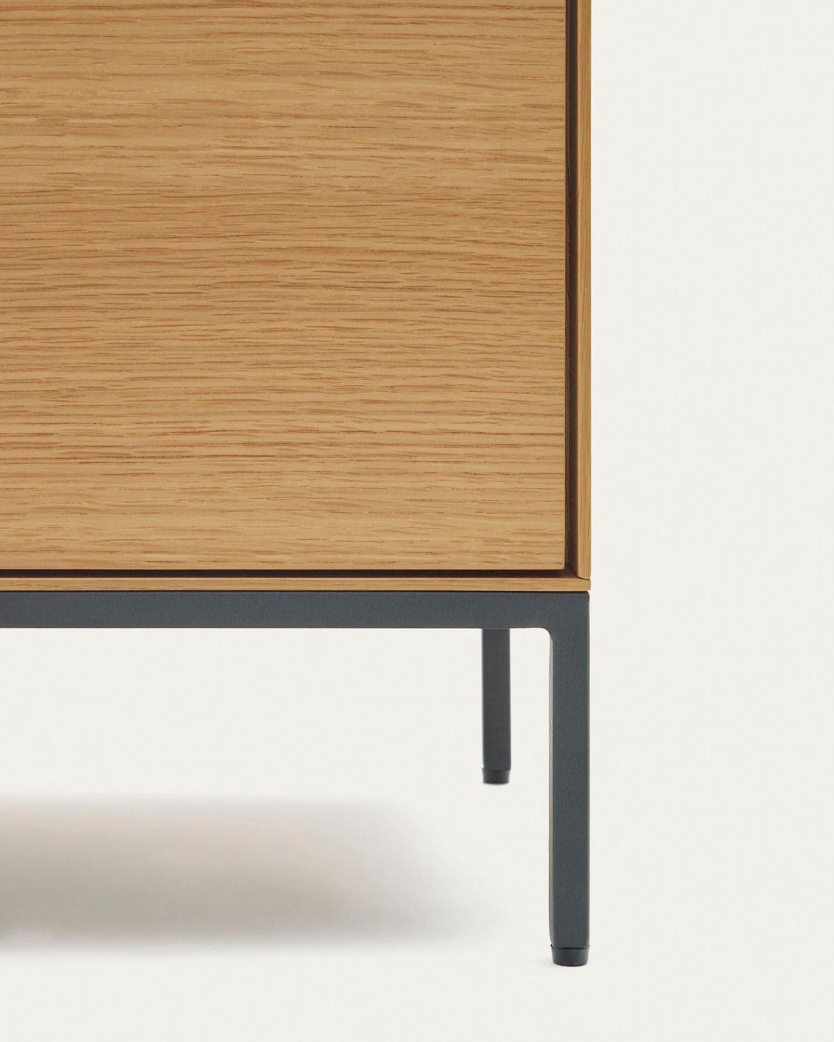 Mueble TV Vedrana 3 puertas de chapa de roble y patas de acero negro 195 x 55 cm