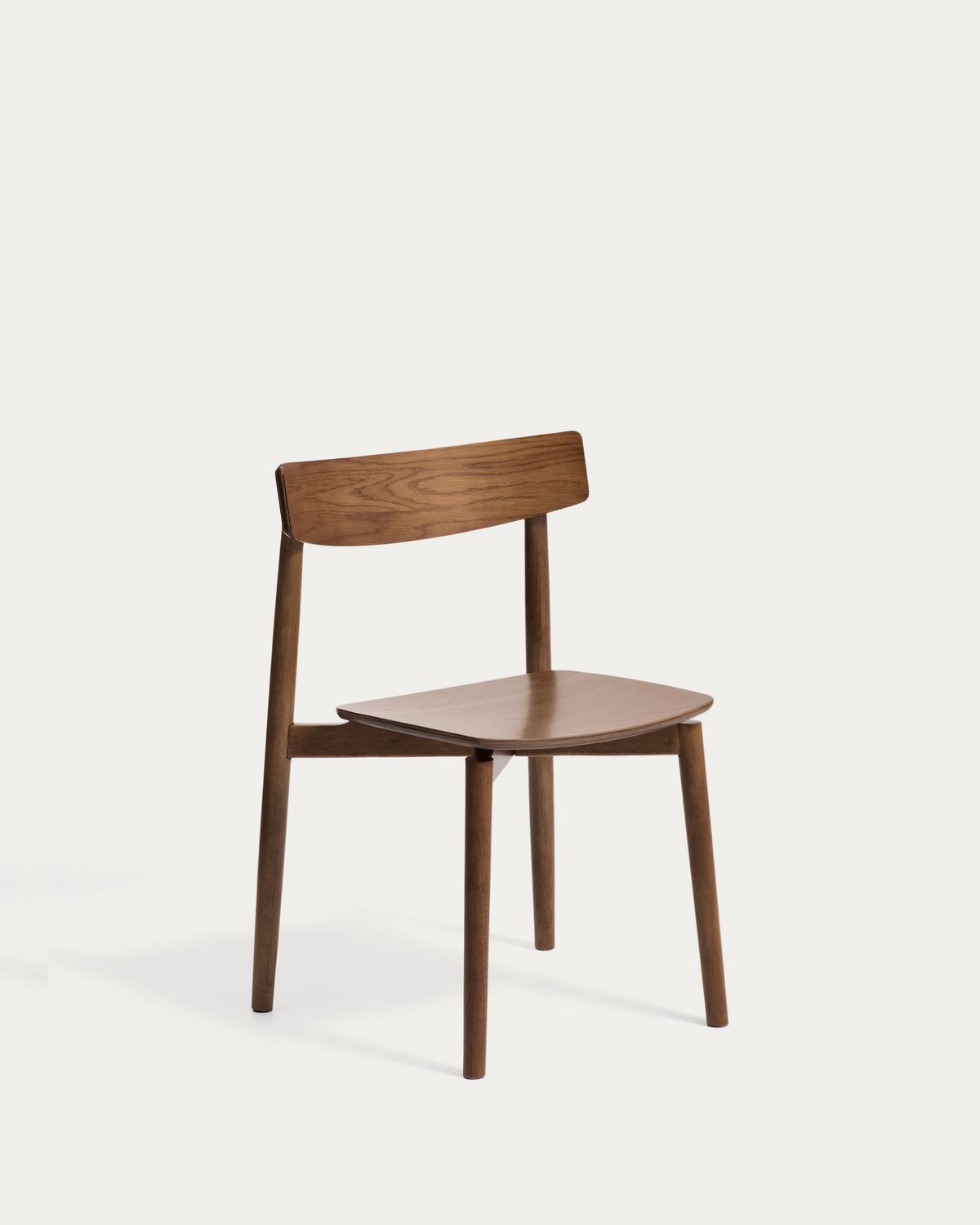 Silla Evera de chapa de roble con acabado en tono nogal