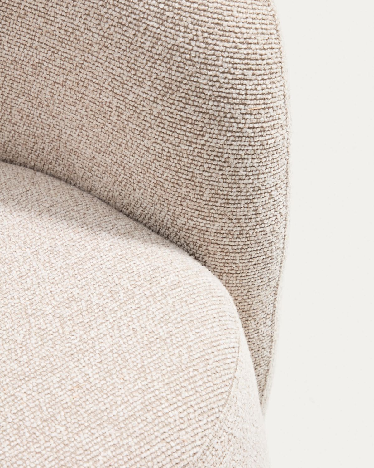 Butaca giratoria Odenia retardante de fuego de micro bouclé beige
