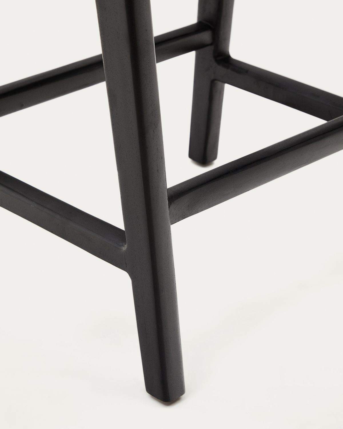Taburete Calixta de piel y madera maciza de caoba con acabado negro 67 cm