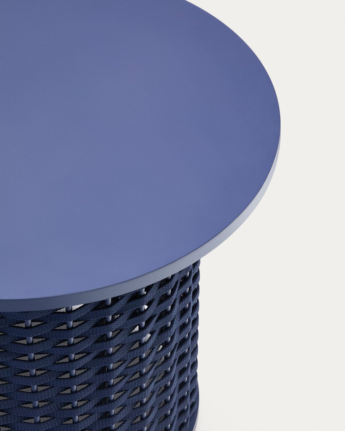 Mesa auxiliar de exterior Sedalis de aluminio y cuerda azul Ø50 cm