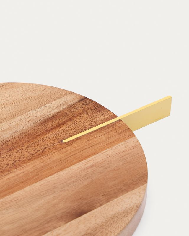 Tabla de servir Zairin de madera de acacia FSC 100% y metal amarillo