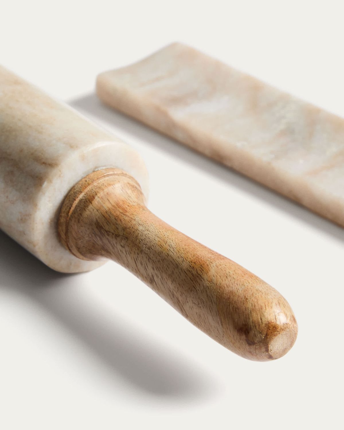 Rodillo de cocina Nolvet de mármol beige y madera de mango