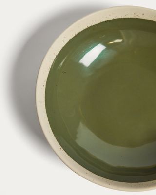 Plato hondo Nale de cerámica beige con fondo verde