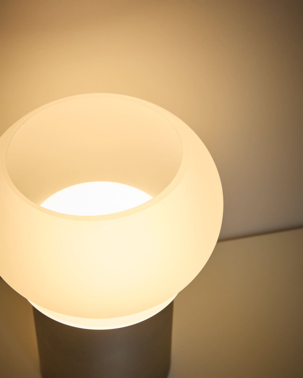 Lámpara de mesa portátil LED Leruna de vidrio glaseado y metal con acabado galvanizado Ø 20 cm