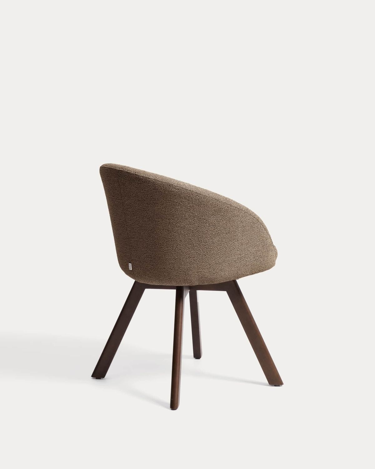Silla giratoria Marvin chenilla marrón y patas de madera maciza de haya acabado nogal FSC 100%