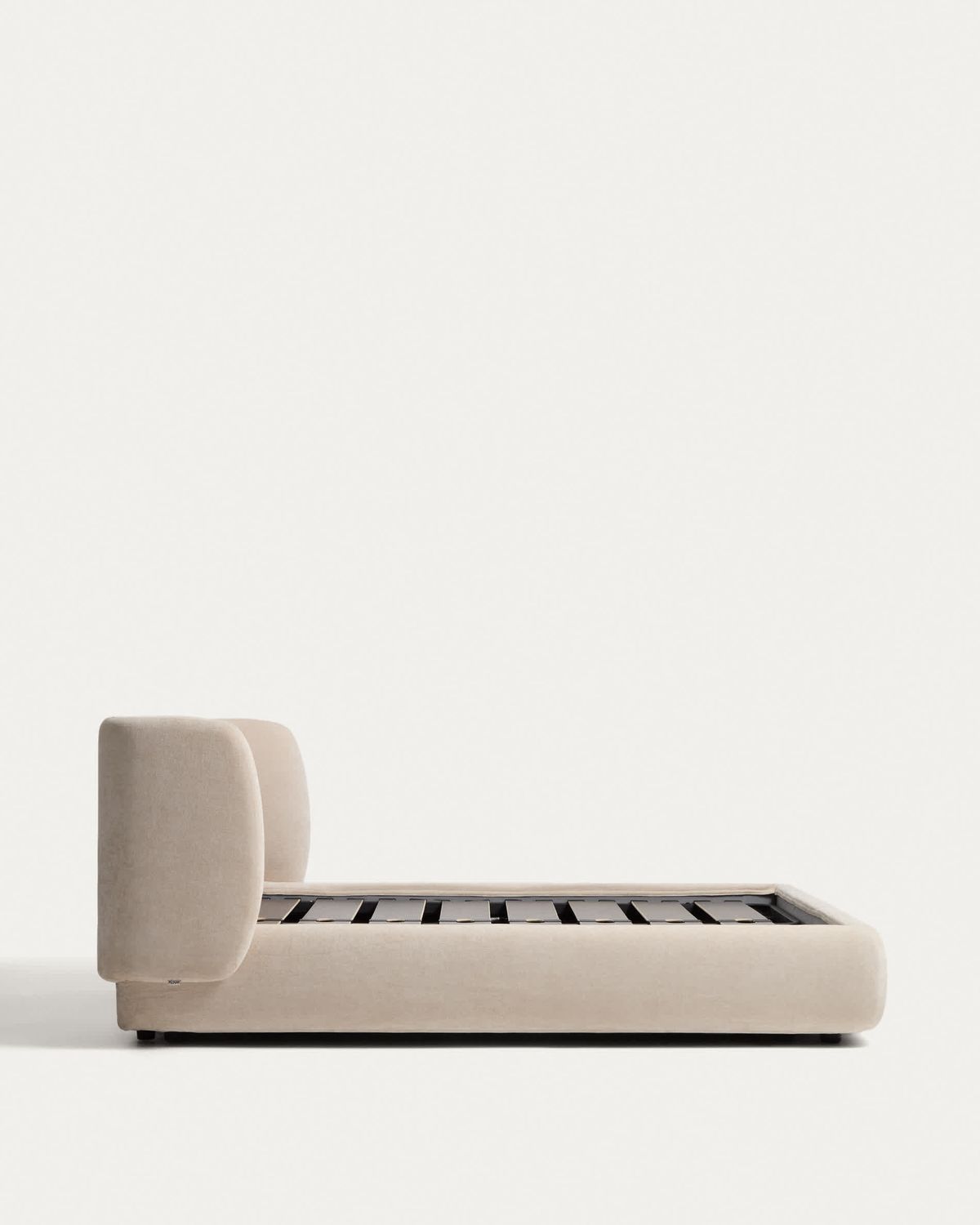 Cama desenfundable con canapé abatible Nerla de chenilla beige para colchón de 180 x 200 cm FSC 100%