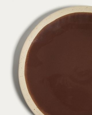 Plato plano Nale de cerámica beige con fondo marrón