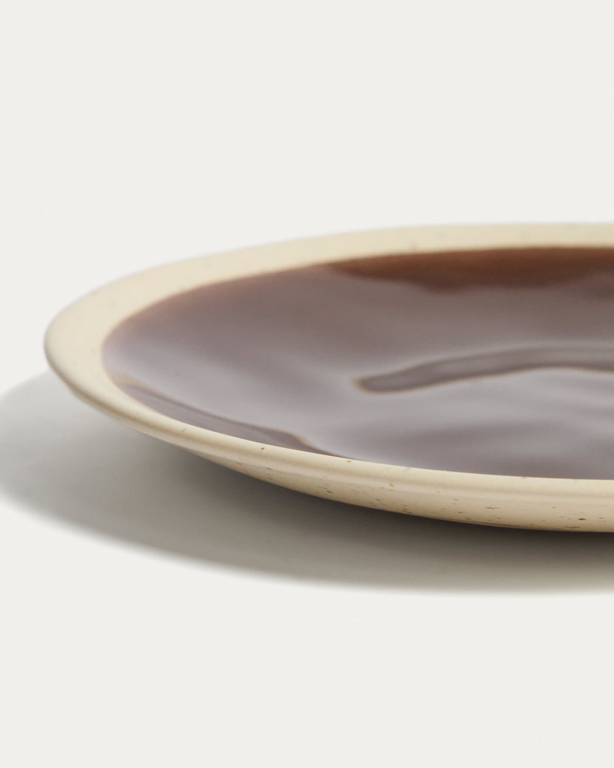 Plato de postre Nale de cerámica beige con fondo marrón